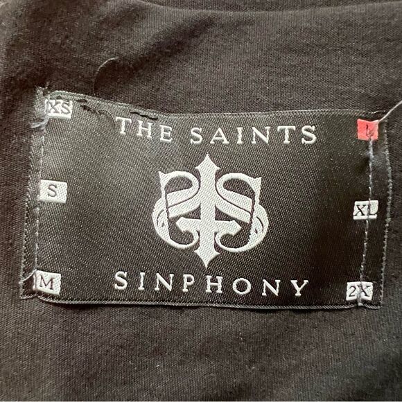 The Saints Sinphony short sleeve tee 🔥 NWT 🔥 Y2K 🔥 metal studs 🔥 large - Picture 8 of 10
